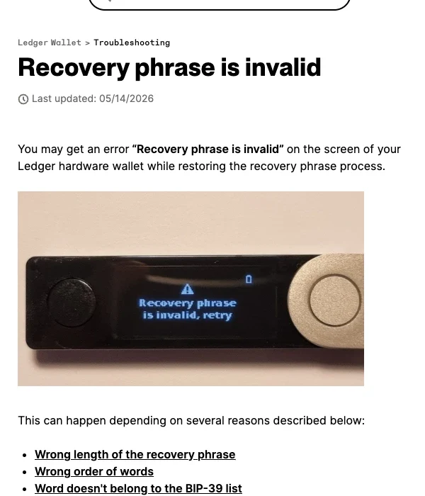 Ledger 支持中心英文页 Recovery phrase is invalid 的截图:硬件钱包屏幕上显示 Recovery phrase is invalid, retry 的报错,下方列着三类原因:助记词长度不对、单词顺序不对、单词不在 BIP-39 词表里